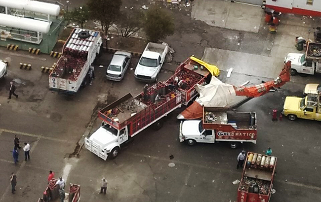 У Мексиці вертоліт впав на газовоз, постраждали 5 осіб